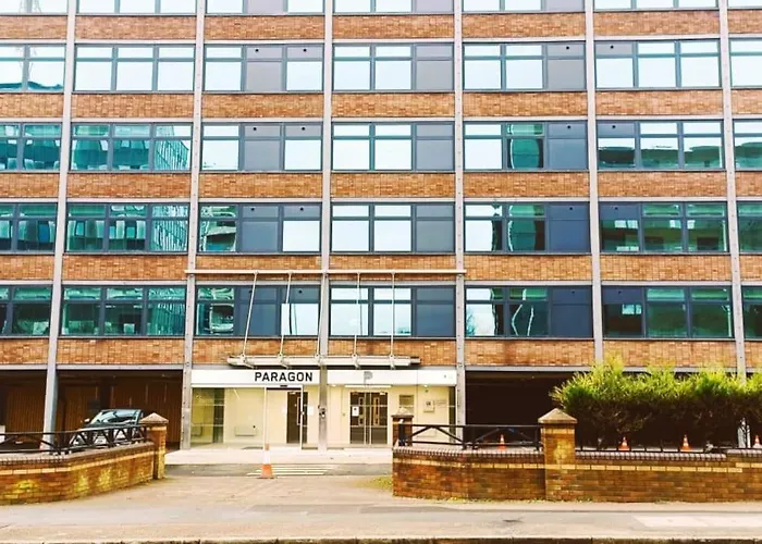 Modern One Bedroom Apartment Near Old Trafford Stadium